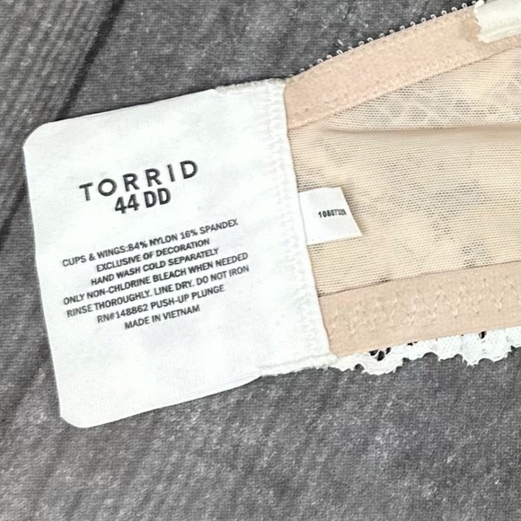 Torrid Ivory Lace Push-Up Plunge Bra [001] - Picture 6 of 7